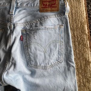Levi’s. Distressed. 501 Skinny. Size 27.